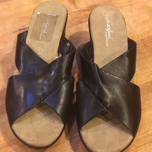 Like new naturalizer sandals